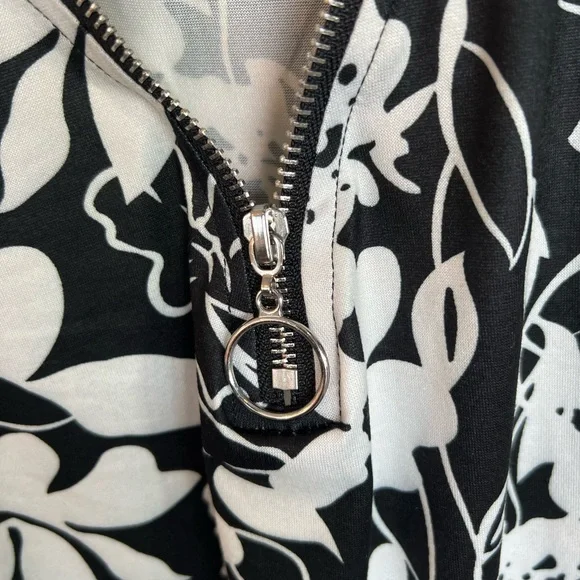 🖤 Women’s 3XL Black & White Floral Top w/ Ladder Sleeves 🖤 - Picture 3 of 7